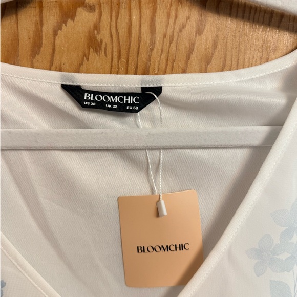 BloomChic Blue Floral Blouse - Picture 3 of 4